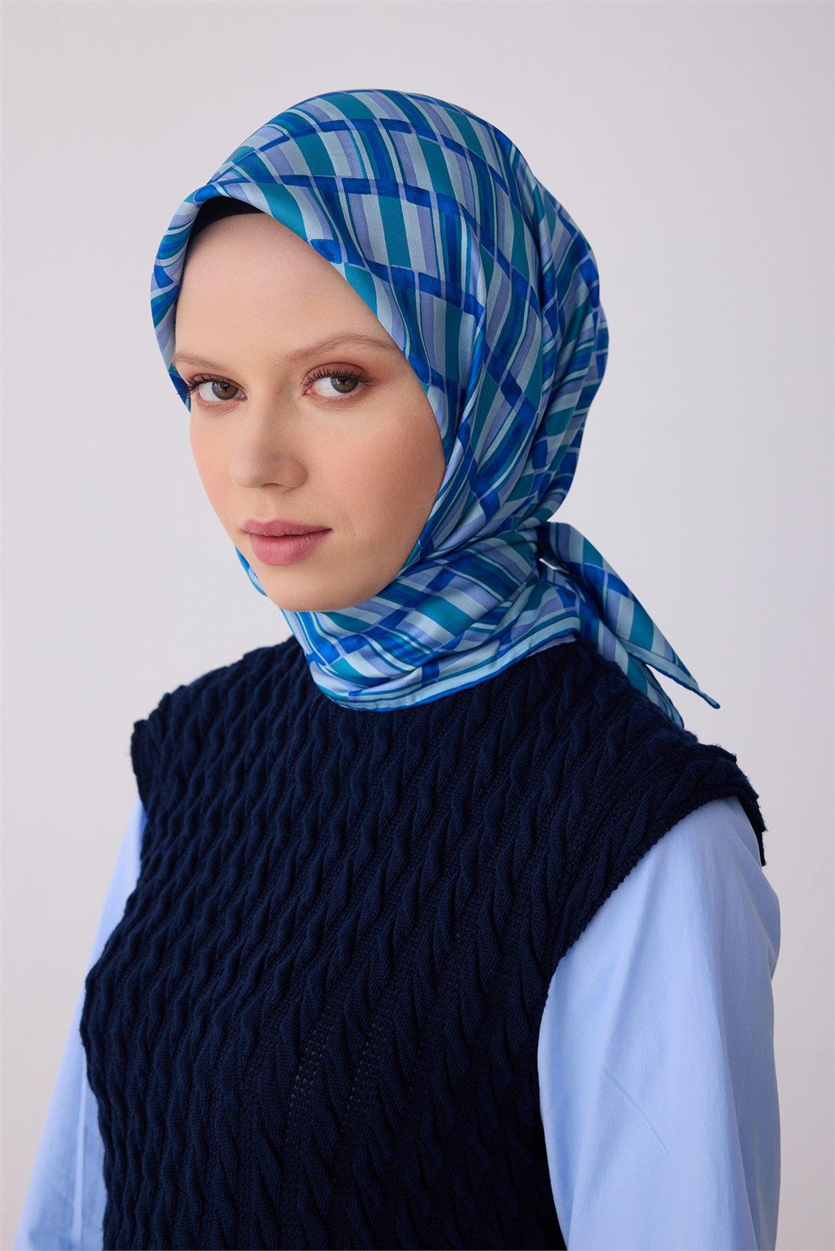 Belli Tivil Saf İpek Eşarp IST 4302 - 50 Mavi Geometrik Desen