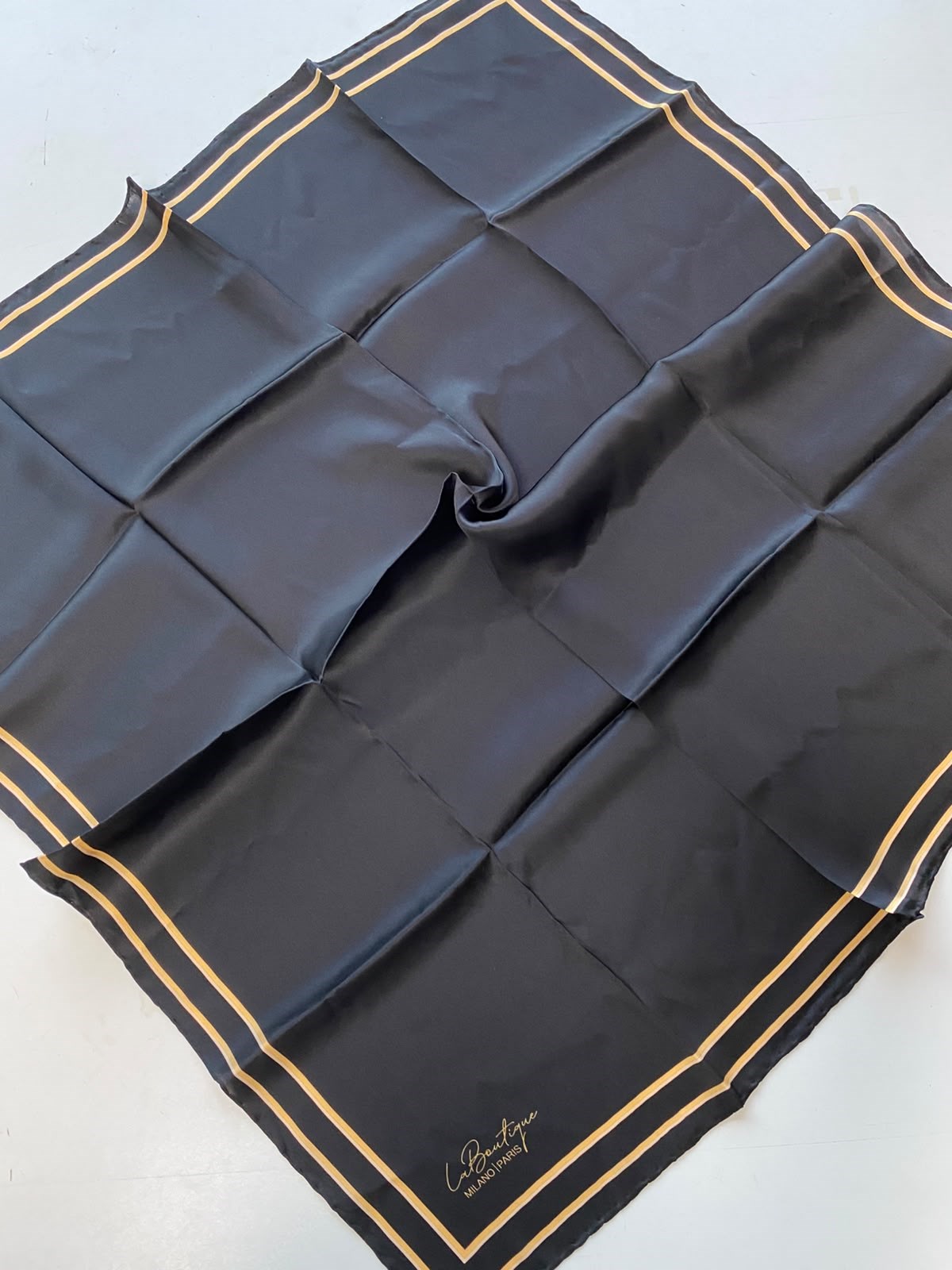 La Boutique Az Hatalı Saf Sura İpek Eşarp Siyah - Yavruağzı Düz Renk