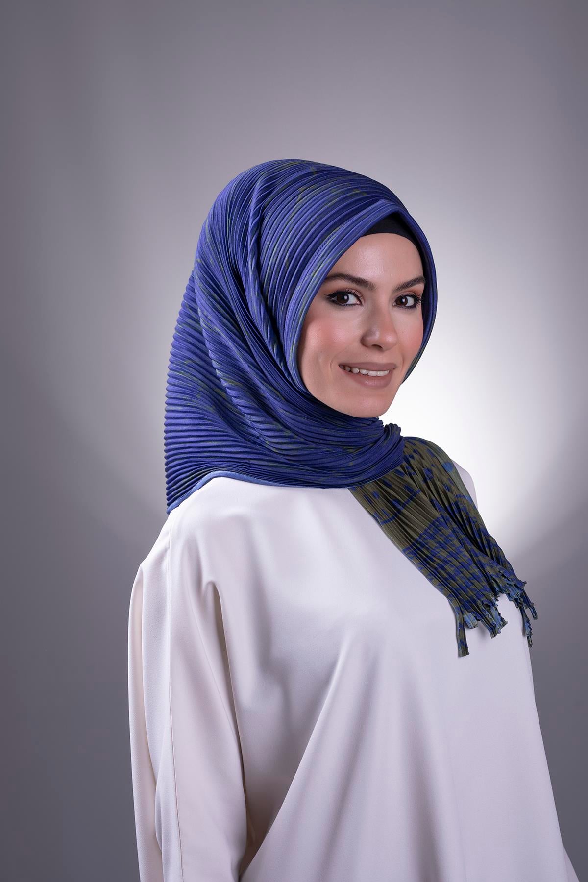 Lacivert-Haki Pratik Hazır Geçmeli Tesettür Eşarp Kesik Elyaf Piliseli Puantiyeli Desenli 1818D5_209