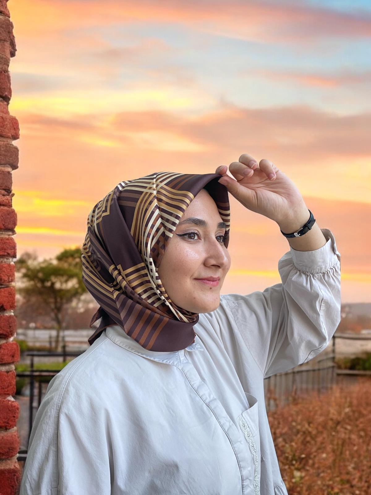 Geometrik Desenli Şarabi Renkli Çizgili İpek Tivil Eşarp Awilia