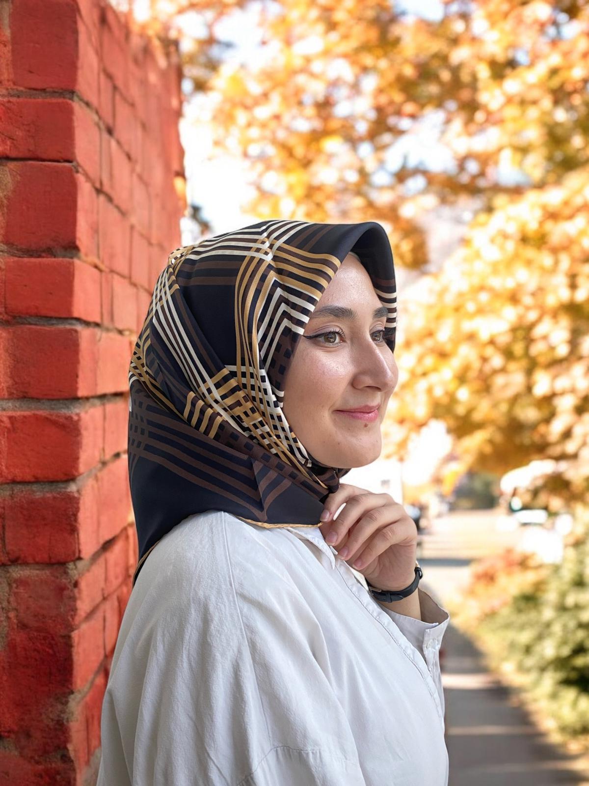Siyah Altın Geometrik Desenli Lüks İpek Tivil Şal