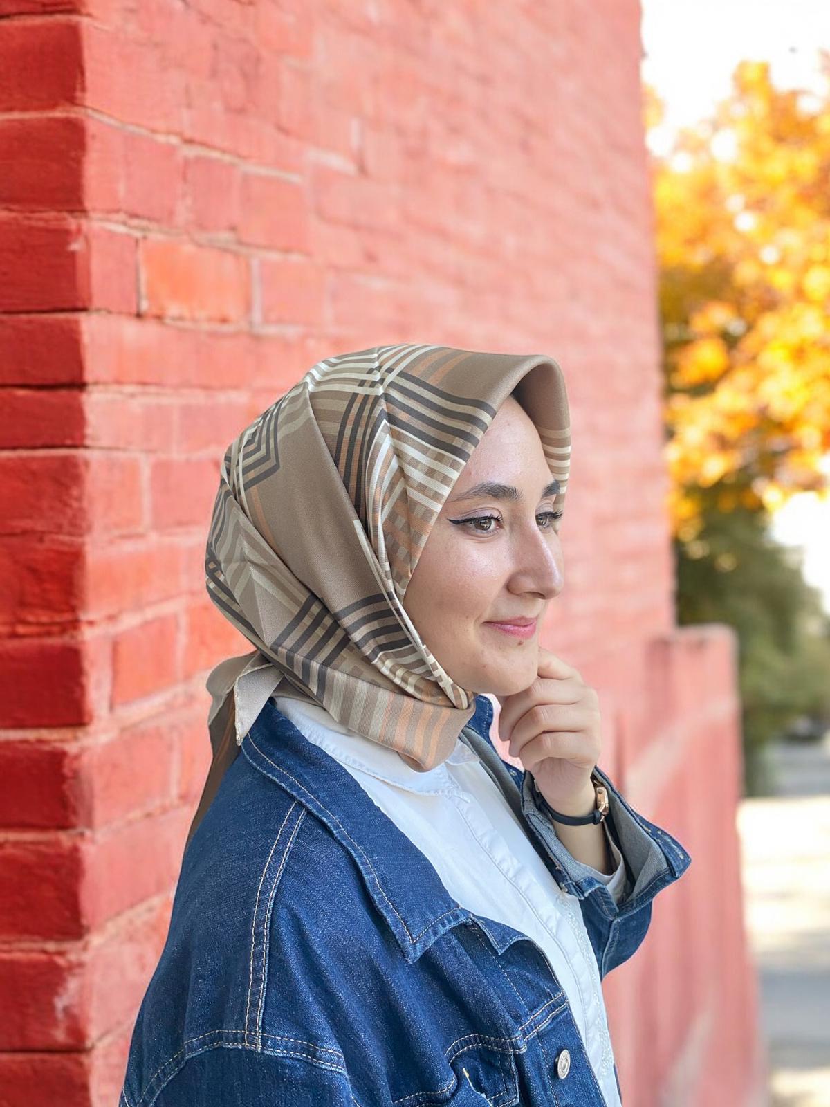Awilia Yeşil Geometrik Desenli Tivil İpek Çizgili Eşarp