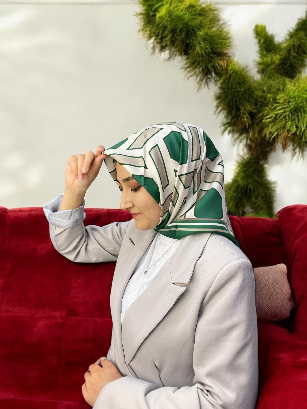 Yeşil Gri Geometrik Desen Tivil İpek Eşarp Zarif Şıklık
