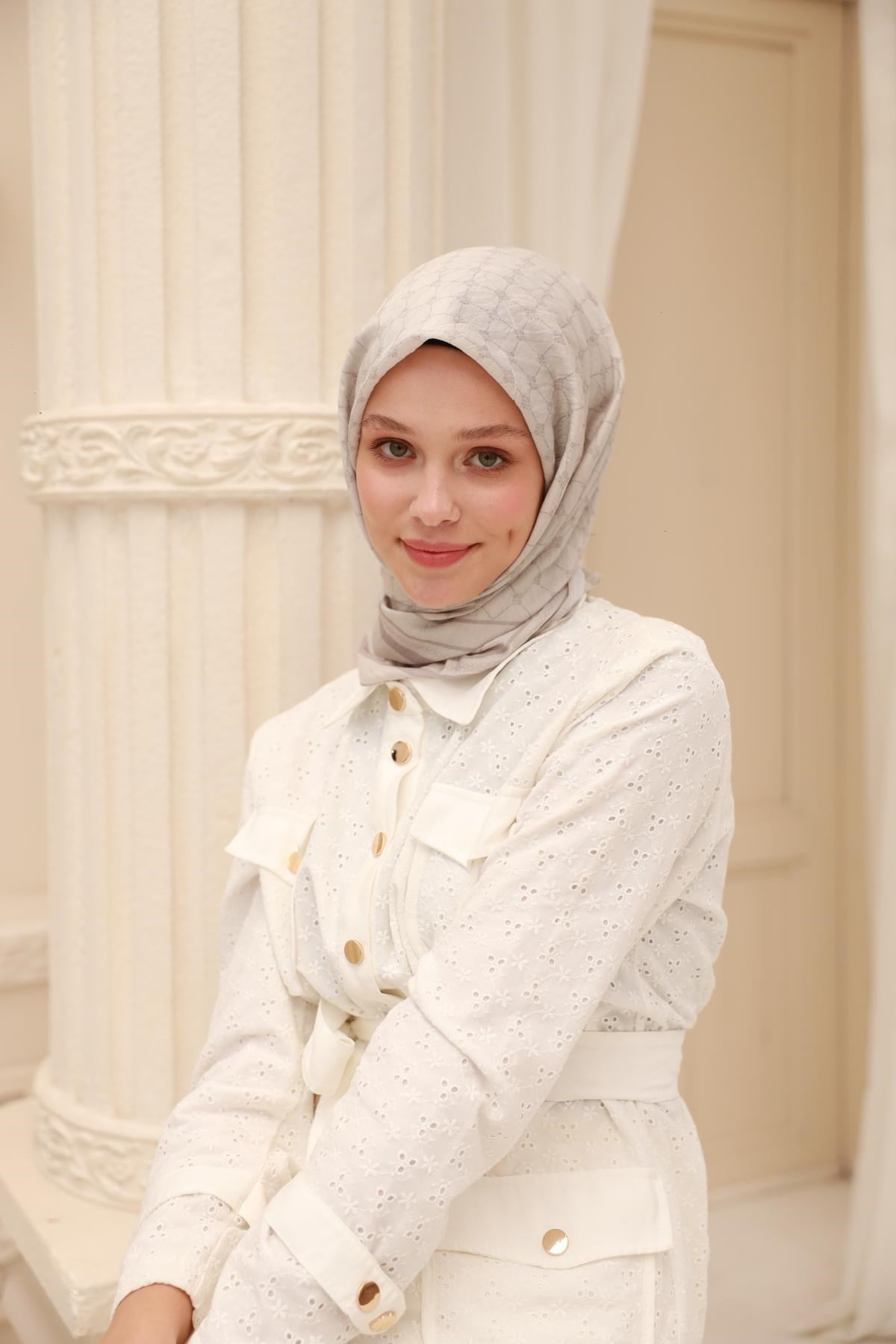 Silk Home Olinda Eşarp IST 48001 - 23  Vizon - Soft Eflatun İnce Monogram Desen
