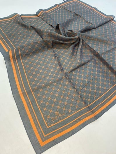 Silk Home Olinda Eşarp IST 48001 - 24  Füme - Turuncu İnce Monogram Desen