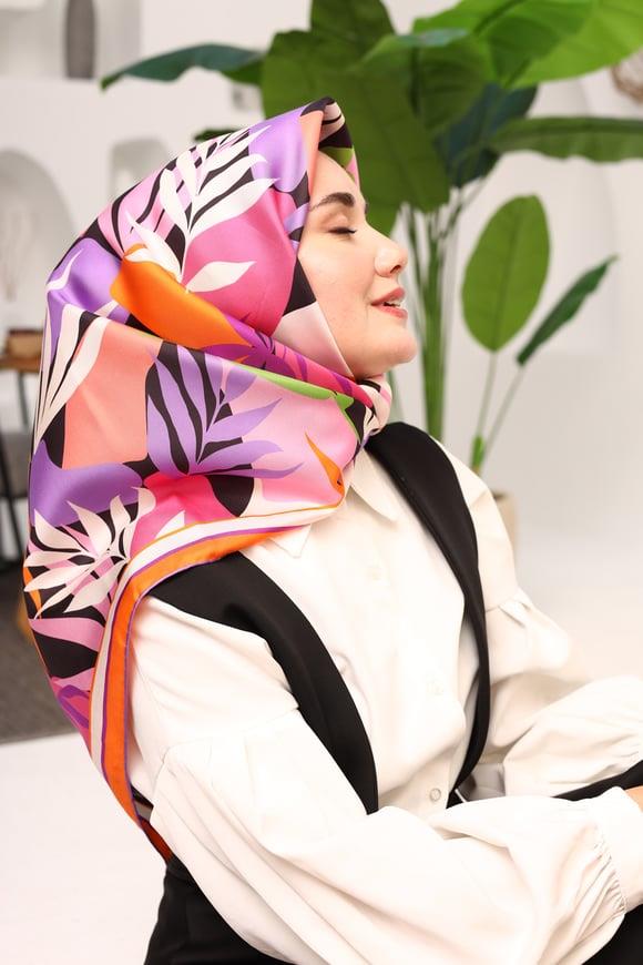 Pembe Beyaz Yaprak Desenli Tivil İpek Eşarp Silk Home Zariflik