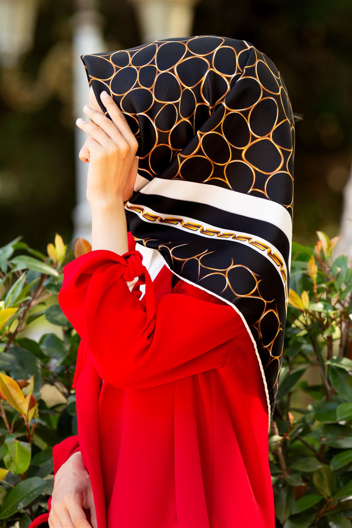 Vissona Zarif Siyah Geometrik Desen İpek Eşarp