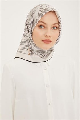 Armine Beyaz Gazete Desenli Sura İpek Eşarp 8942 - 09