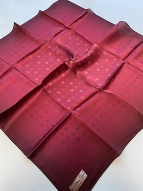 La Boutique Az Hatalı Saf Sura İpek Eşarp Fuşya Logo Desen 