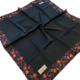 La Boutique Az Hatalı Sura Saf İpek Eşarp 54409 Siyah Düz Desen 