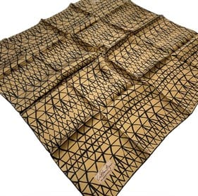 La Boutique Az Hatalı Sura Saf İpek Eşarp 54800 Gold - Siyah Geometrik  Desen 