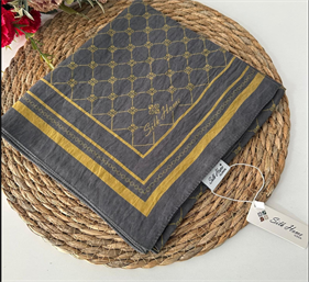 Silk Home Olinda Eşarp IST 48001 - 21  Antrasit - Sarı İnce Monogram Desen