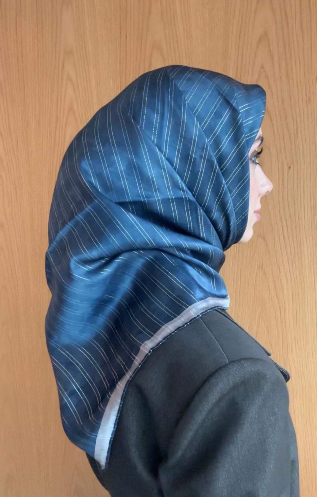 Aker Jakarlı Sura İpek Eşarp 7208405 - 324 SYR52630 Lacivert Gümüş Simli Desen
