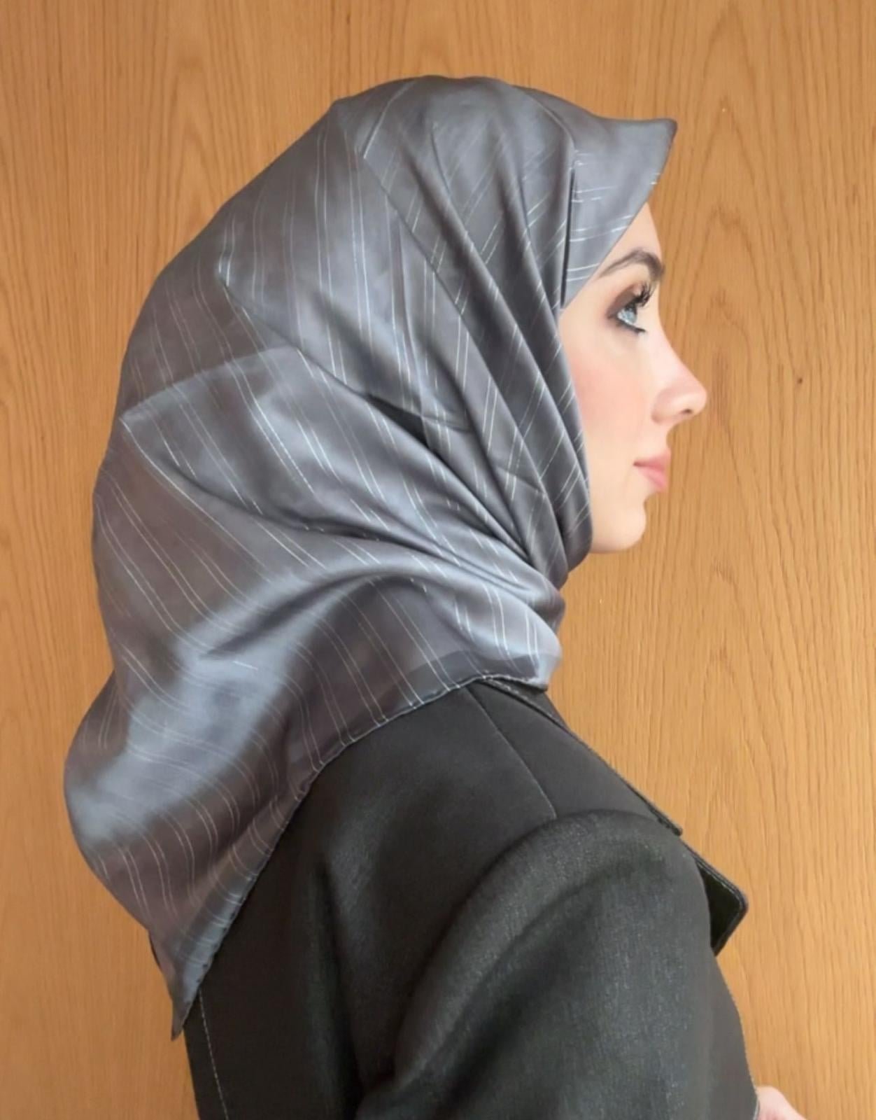 Aker Jakarlı Sura İpek Eşarp IST 7208405 - 372 Koyu Gri Gümüş Simli Desen