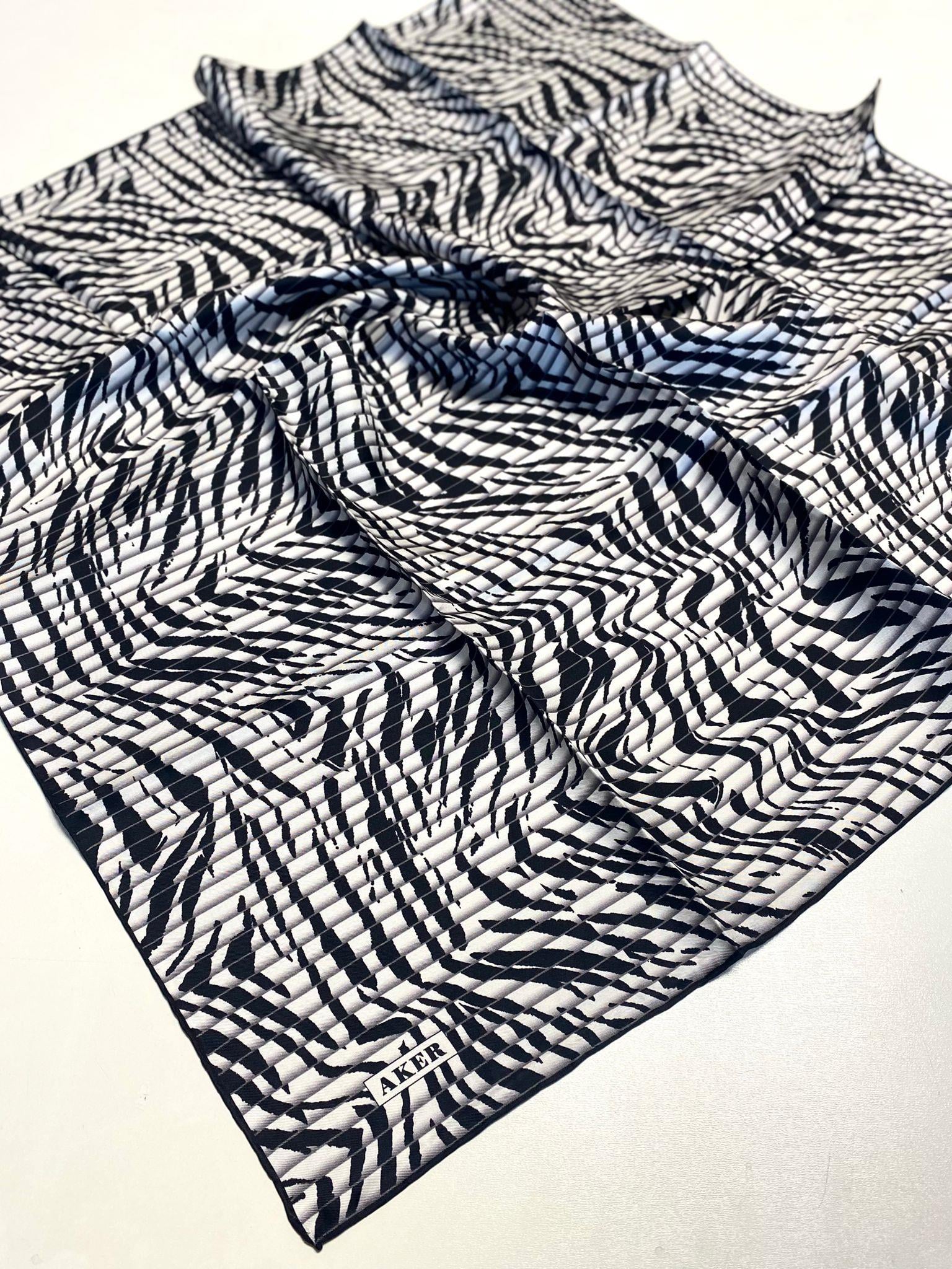 Aker Tivil İpek Eşarp 52936 Siyah Gri Zebra Desen