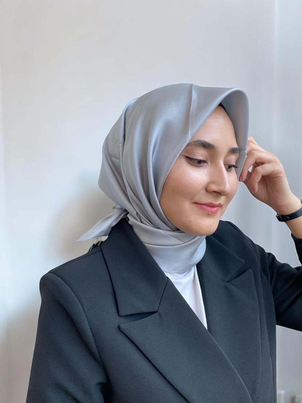 Armine Açık Gri Renk Tivil İpek Eşarp 10D02-11