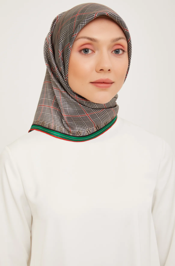 Armine Nostalji Sura Saf İpek Eşarp 9029 - 35 Siyah Karışık Desen