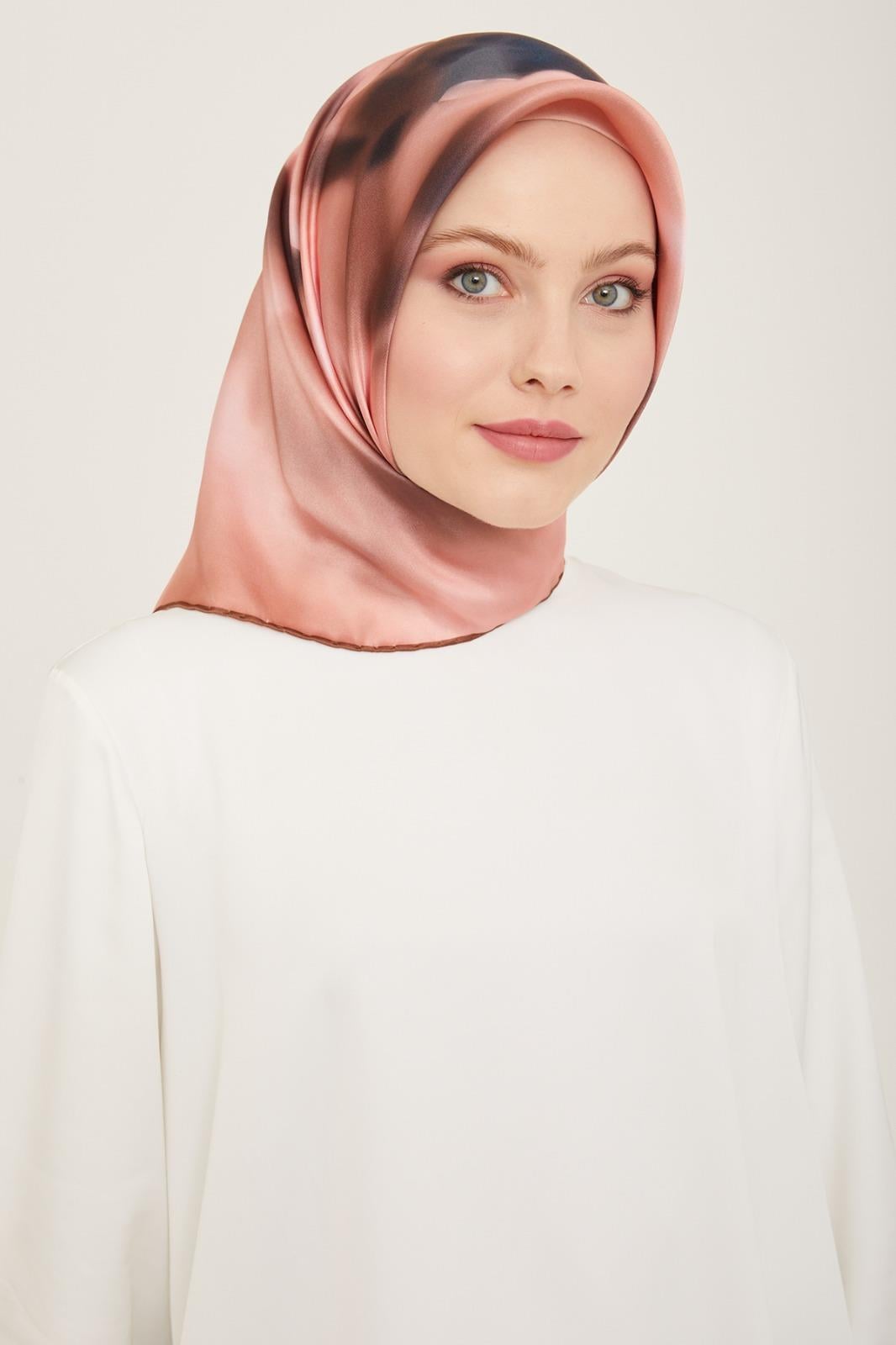 Armine Pudra-Gri Geçişli Çiçek Desen Tivil İpek Eşarp 9124-57