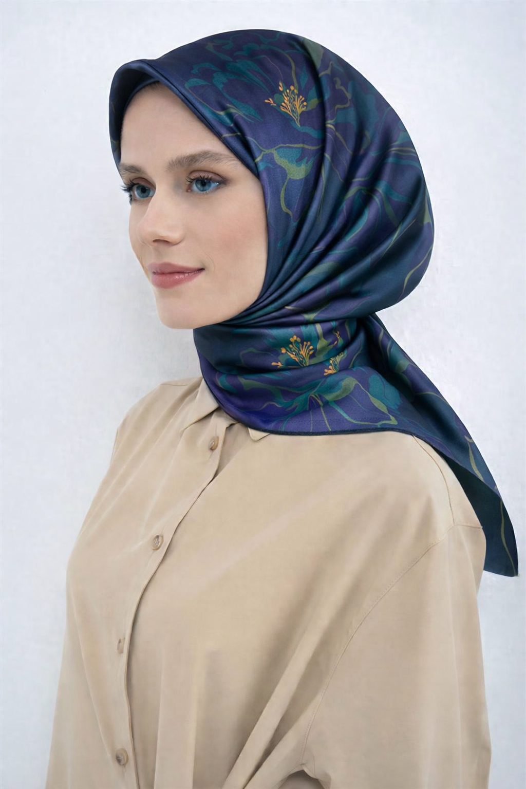 Armine Sura Saf İpek Eşarp 9509 - 50 Petrol Yeşili Çiçek Desen