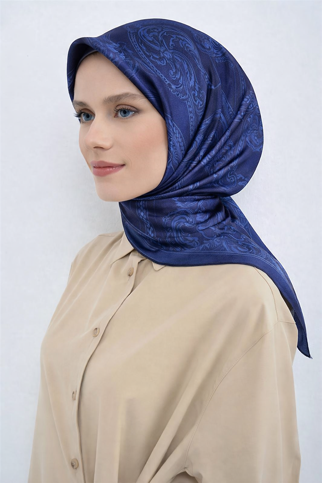 Armine Sura Saf İpek Eşarp 9537 - 21 Lacivert Etnik Desen