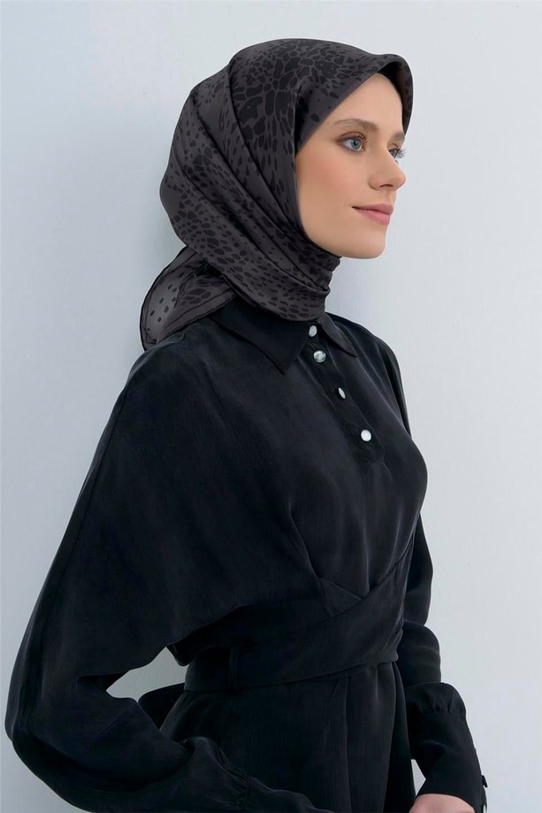 Armine Sura Saf İpek Eşarp 9552 89 Füme Leopar Desen 