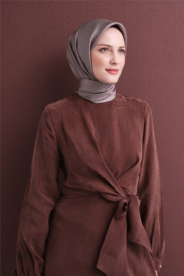 Armine Sura Saf İpek Eşarp 9601 34 Kahverengi Geometrik Desen 