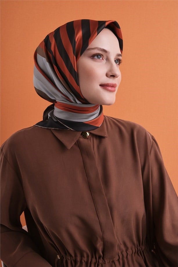 Armine Sura Saf İpek Eşarp 9615 37 Vizon-Turuncu Geometrik Desen 