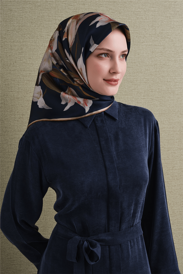 Armine Sura Saf İpek Eşarp 9620 04 Lacivert  Çiçek  Desen 