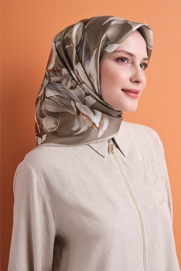 Armine Sura Saf İpek Eşarp 9620 04 Lacivert  Çiçek  Desen 