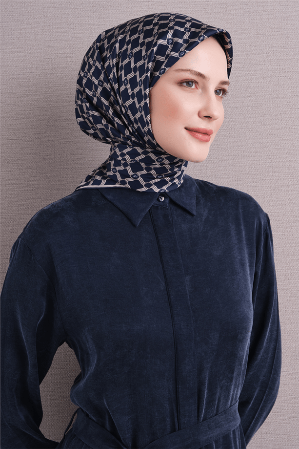 Armine Sura Saf İpek Eşarp 9636 57 Lacivert Geometrik Desen 