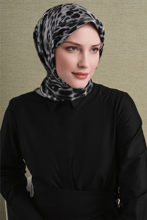 Armine Sura Saf İpek Eşarp 9641 82 Gri Leopar Desen 
