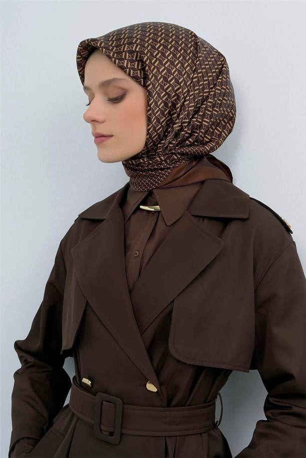 Armine Tivil Saf İpek Eşarp 9502 - 06 Acı Kahve Logo Desen