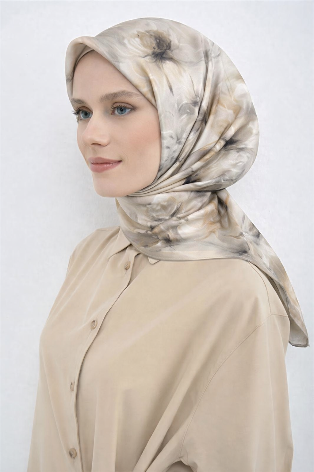 Armine Sura Saf İpek Eşarp 9515 - 85 Vizon Gri Pastel Çiçek Desen