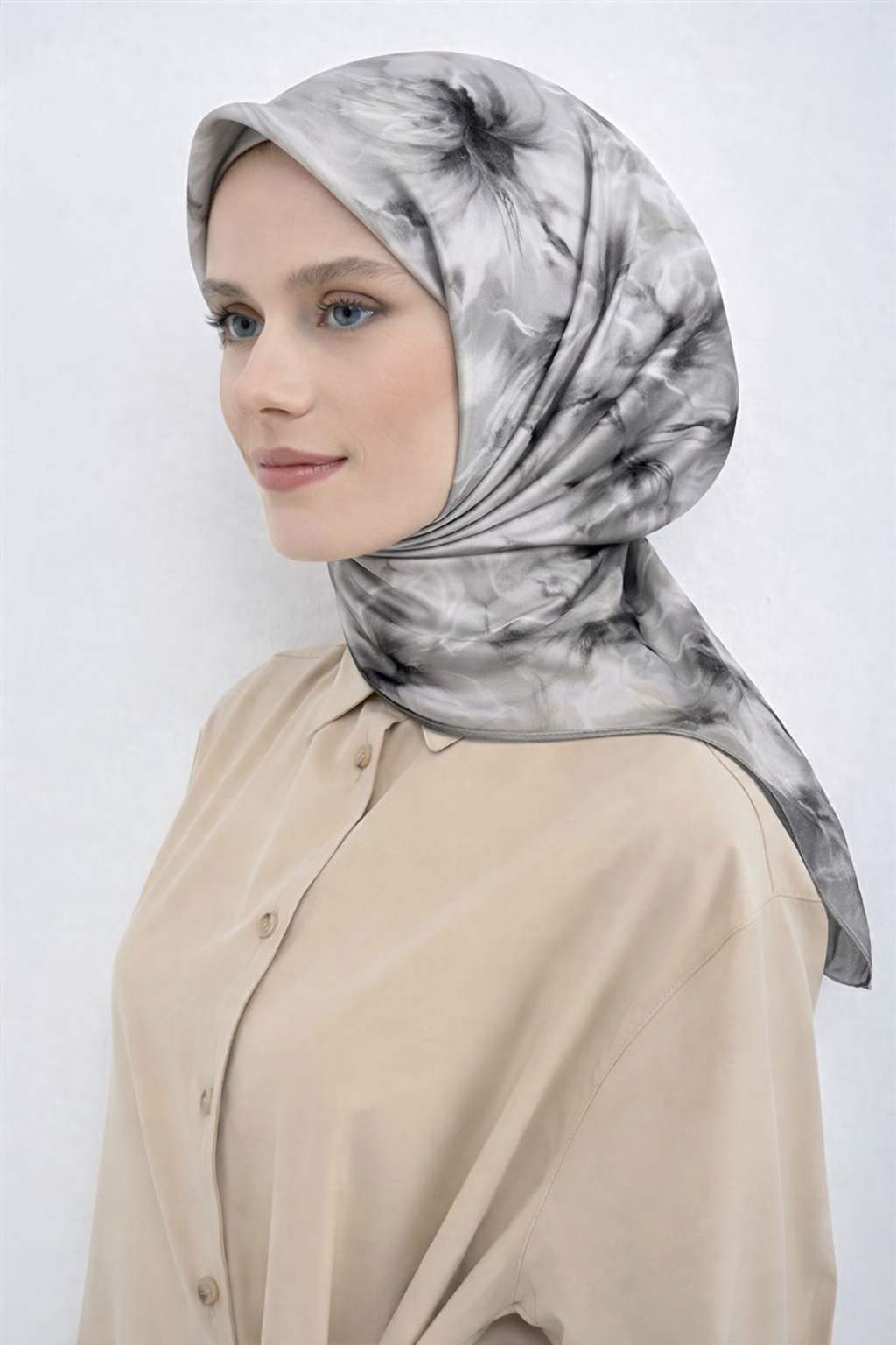 Armine Tivil Saf İpek Eşarp 9515 - 86 Gri Füme Pastel Çiçek Desen