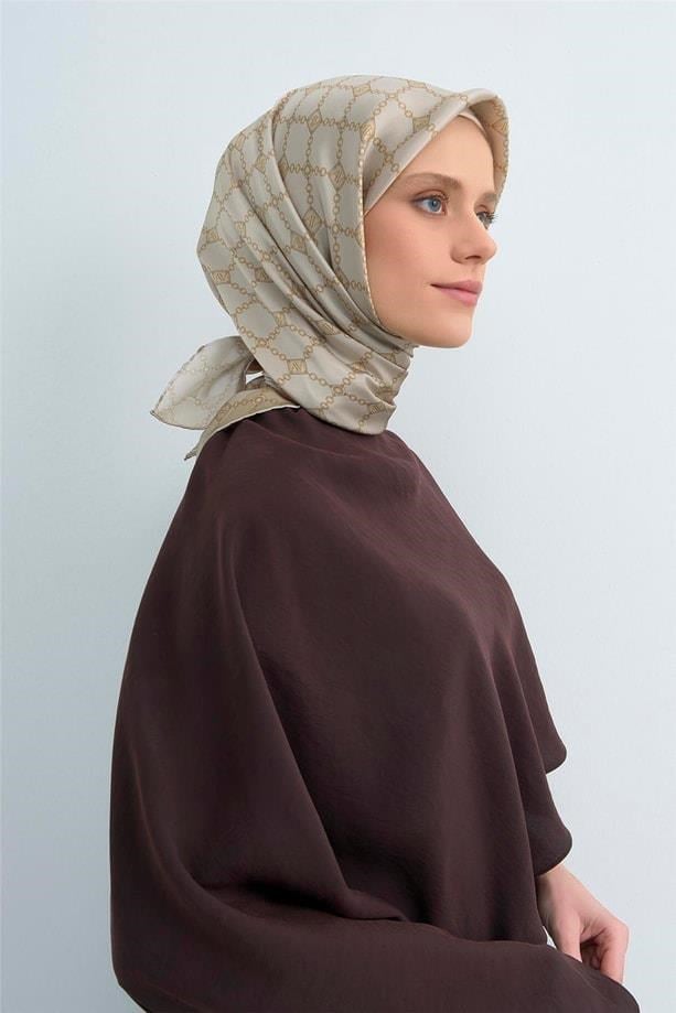 Armine Tivil Saf İpek Eşarp 9530 - 86 Krem Gold Logo Desen