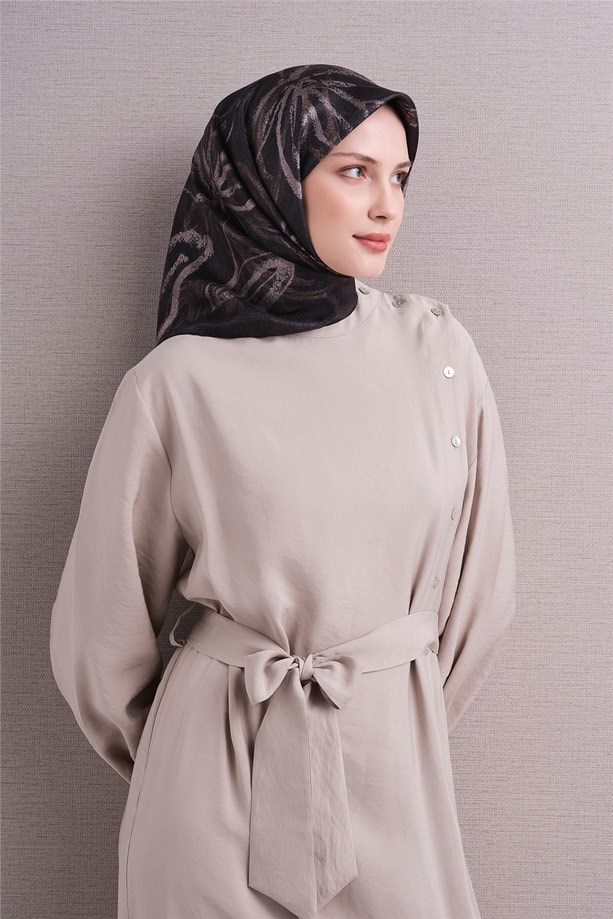 Armine Tivil Saf İpek Eşarp 9600 52 Siyah Çiçek Desen 