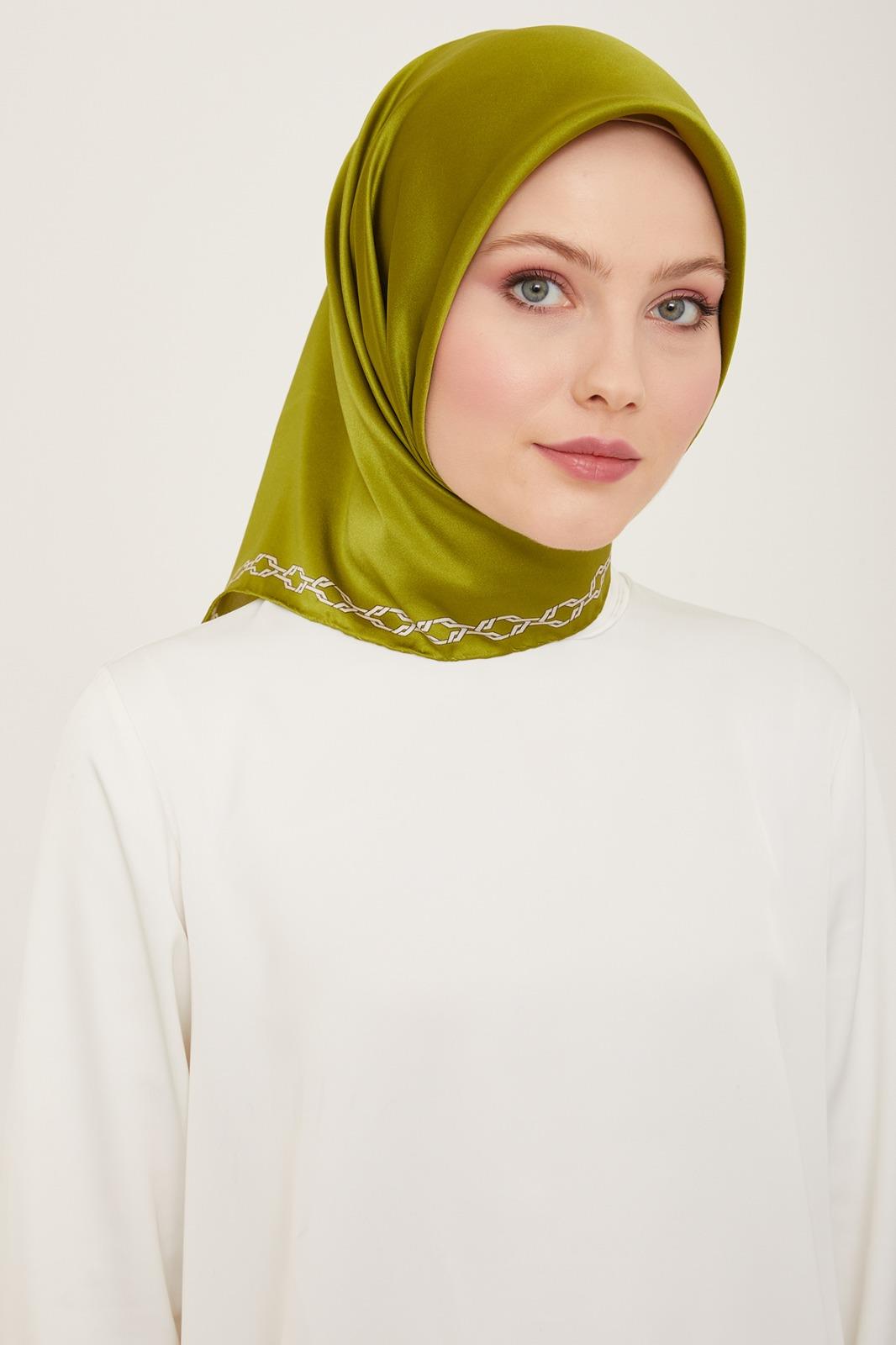 Armine Yeşil-Beyaz Düz Renk Tivil İpek Eşarp 9154-84