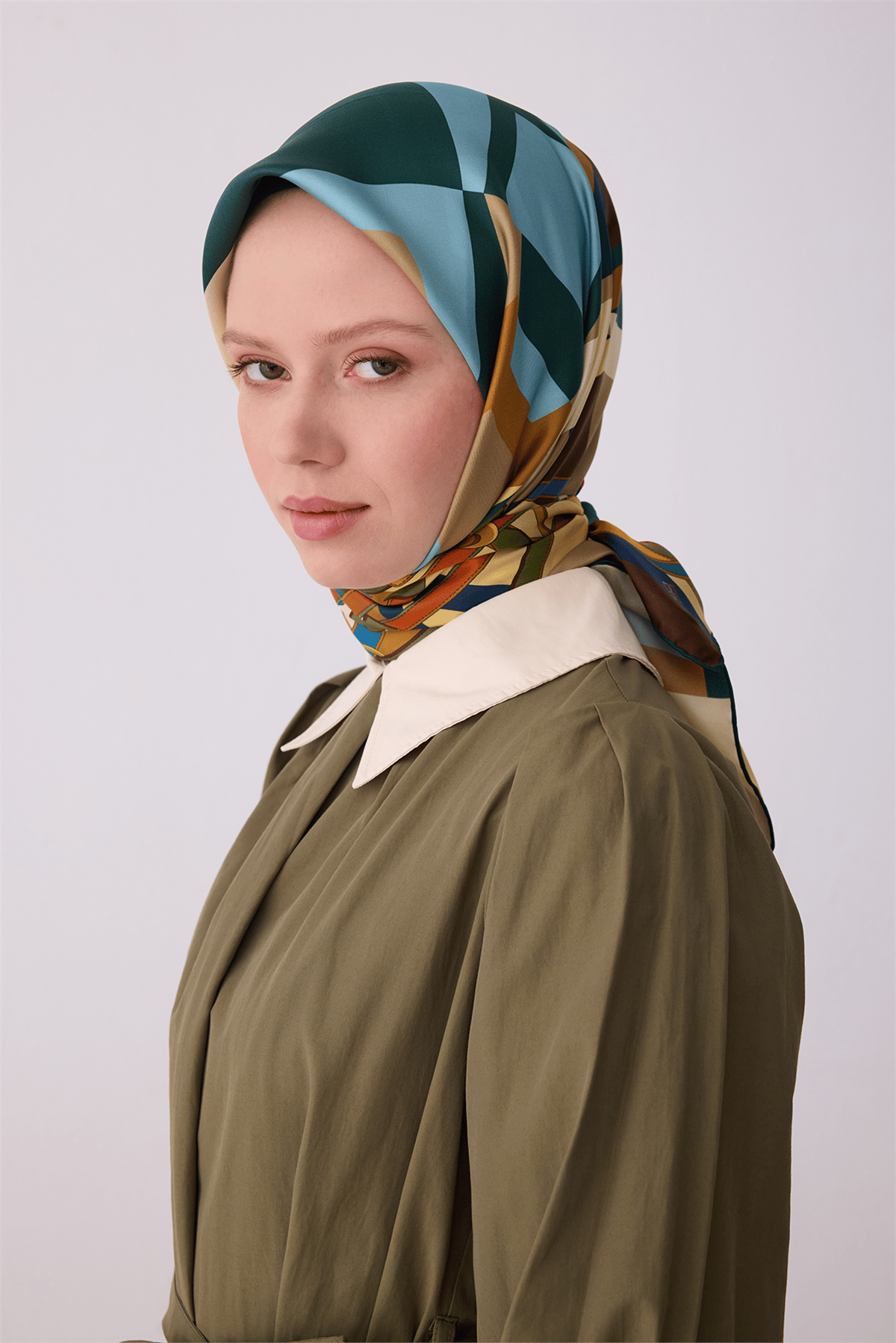 Belli Tivil Saf İpek Eşarp 4300 - 03 Yeşil Batik Desen