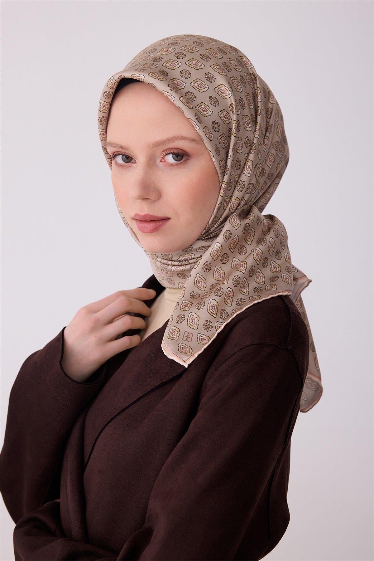 Belli Tivil Saf İpek Eşarp 4308 - 54 Vizon Batik Desen