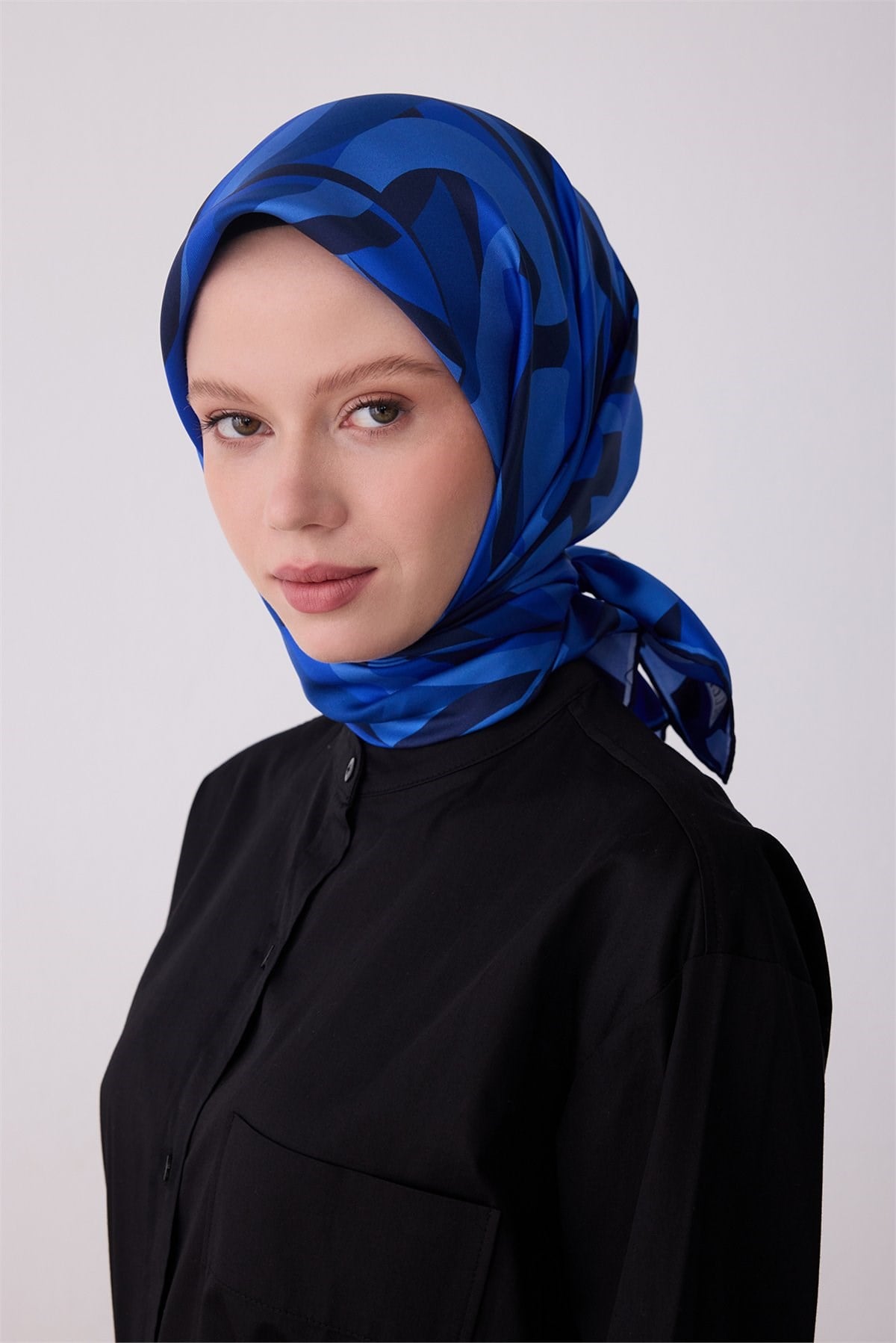 Belli Tivil Saf İpek Eşarp 4327 - 84 Saks Mavisi Soyut Desen