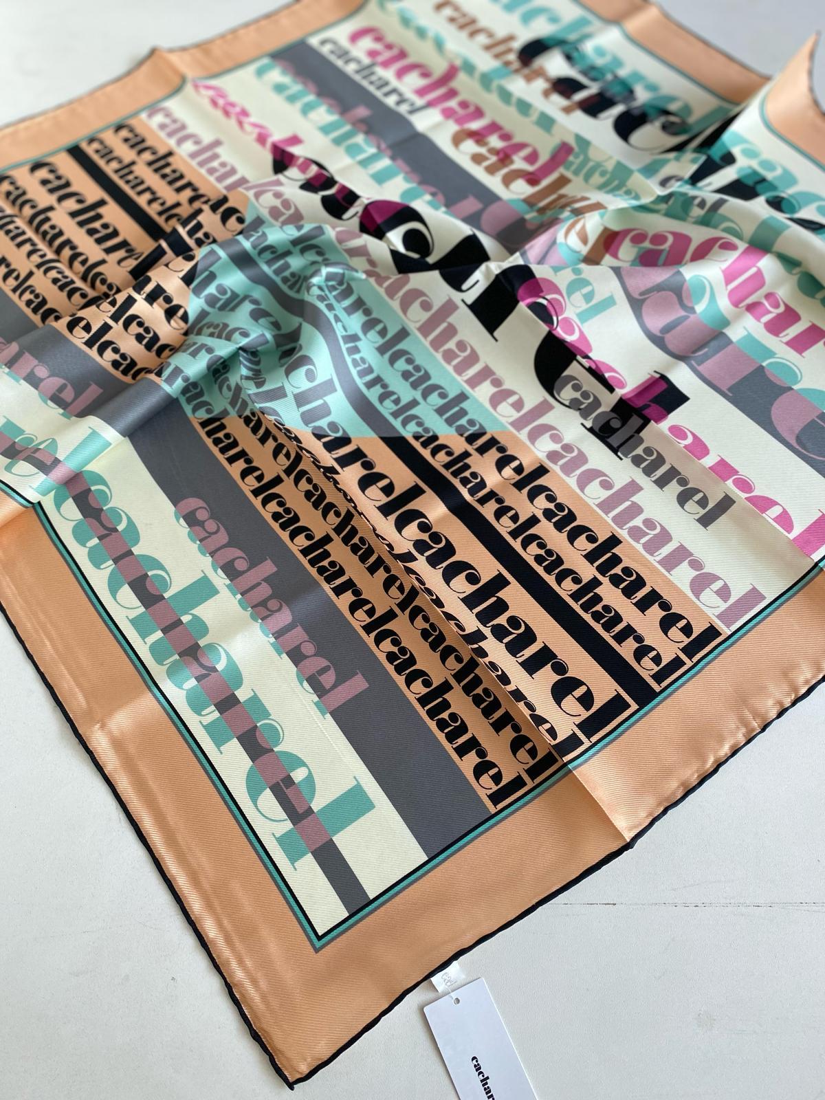 Cacharel Defolu Tivil İpek Eşarp 45866 Yavruağzı Yazı Desen