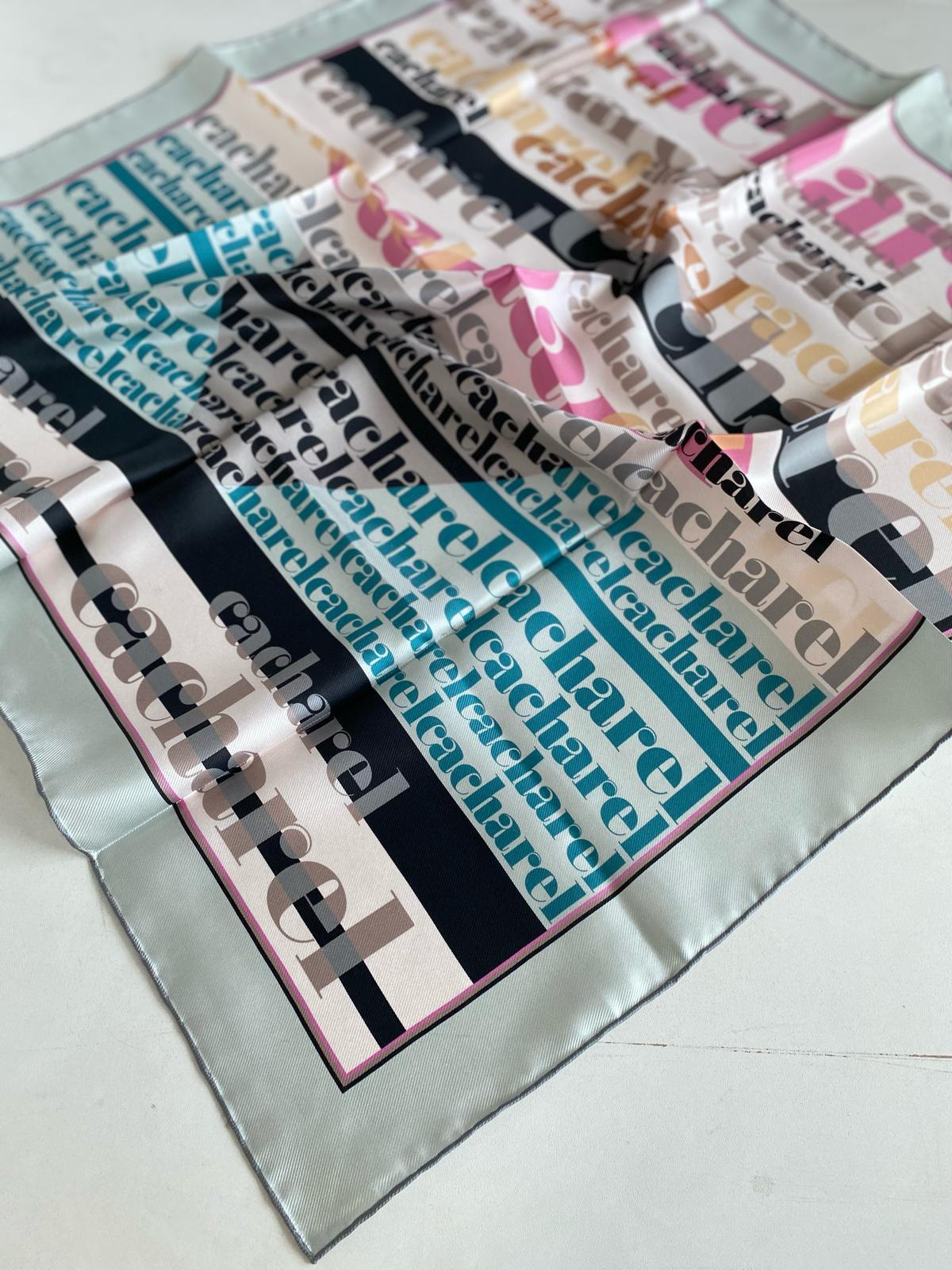 Cacharel Defolu Tivil İpek Eşarp 45885 Su Yeşili Yazı Desen