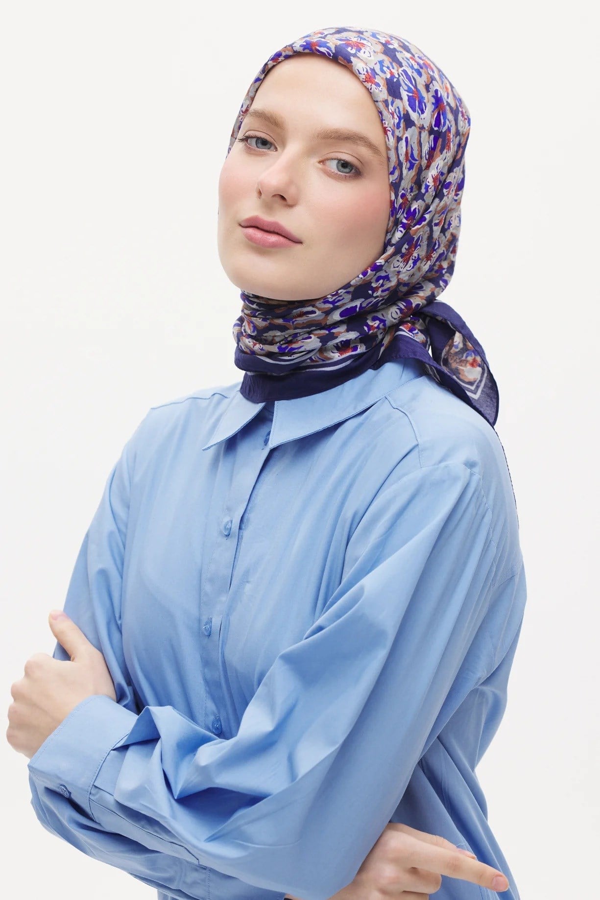 Emproyal Baskılı Lidia Eşarp Saks Çiçek Desen