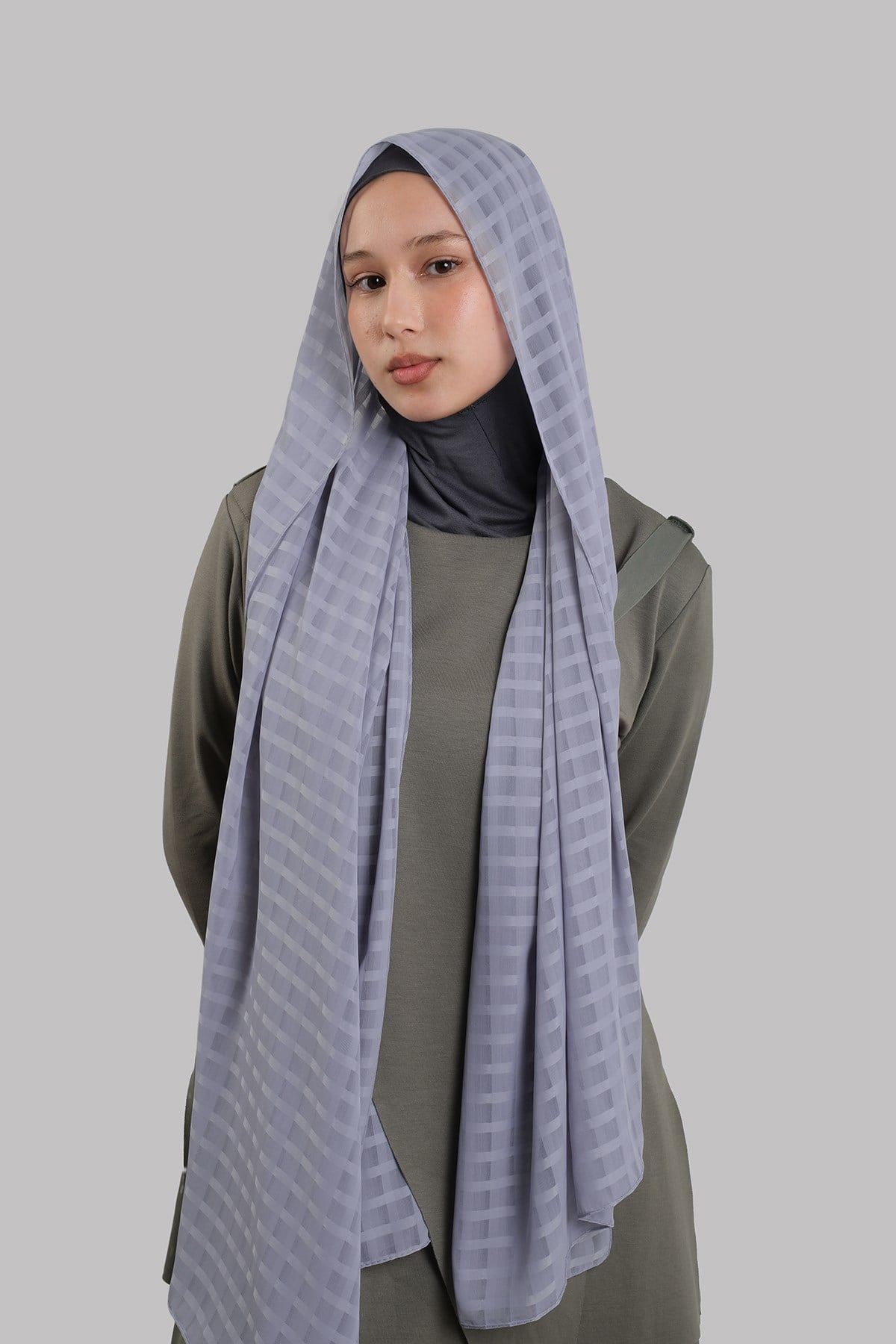 Gri Pratik Hazır Geçmeli Şal Desenli Şifon Hijab Boneli 2415_15