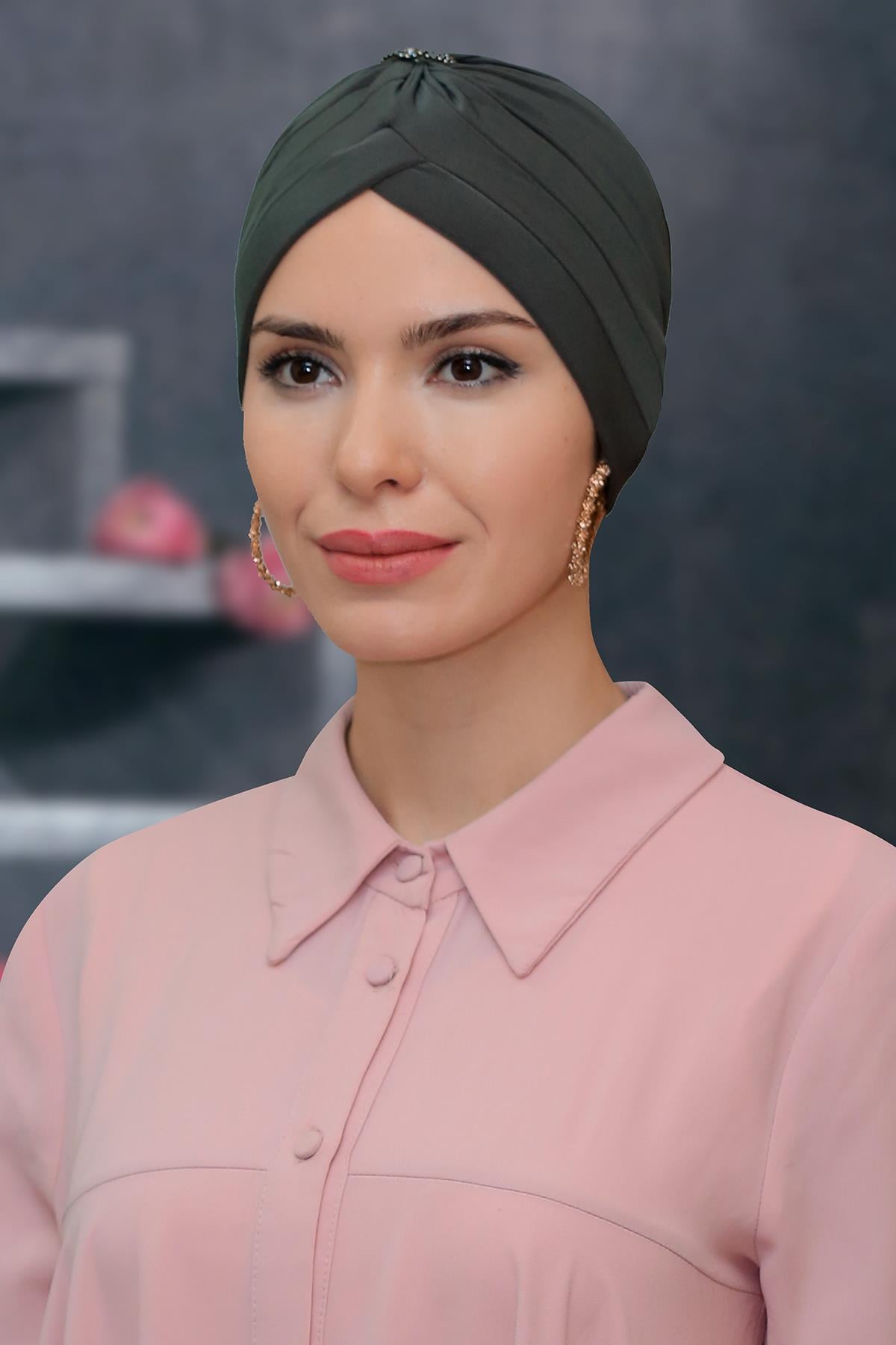 Haki Pratik Hazır Geçmeli Tesettür Bone Sandy Kumaş Taçlı Büzgülü 1208_09
