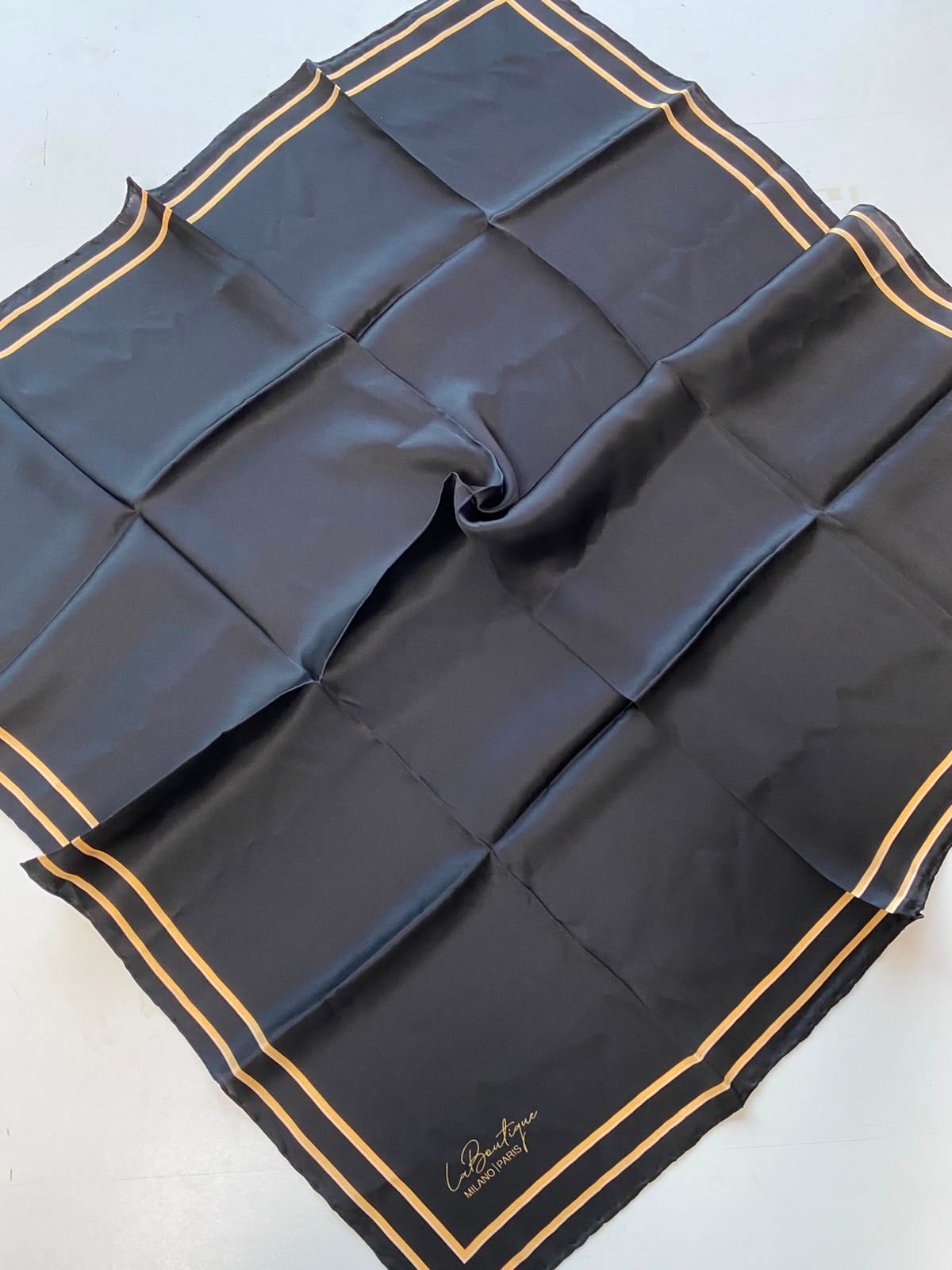 La Boutique Az Hatalı Saf Sura İpek Eşarp Siyah - Yavruağzı Düz Renk
