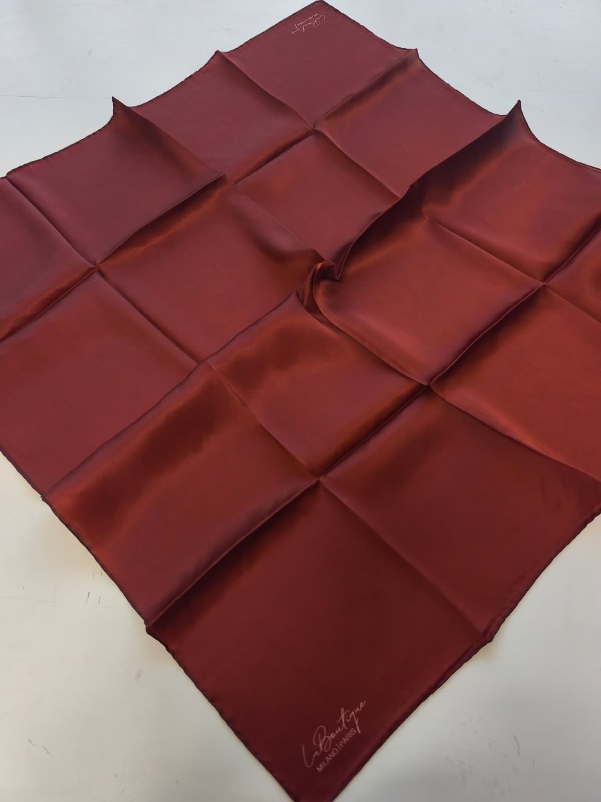 La Boutique Az Hatalı Saf Sura İpek Eşarp Kızıl Kahve Düz Renk 