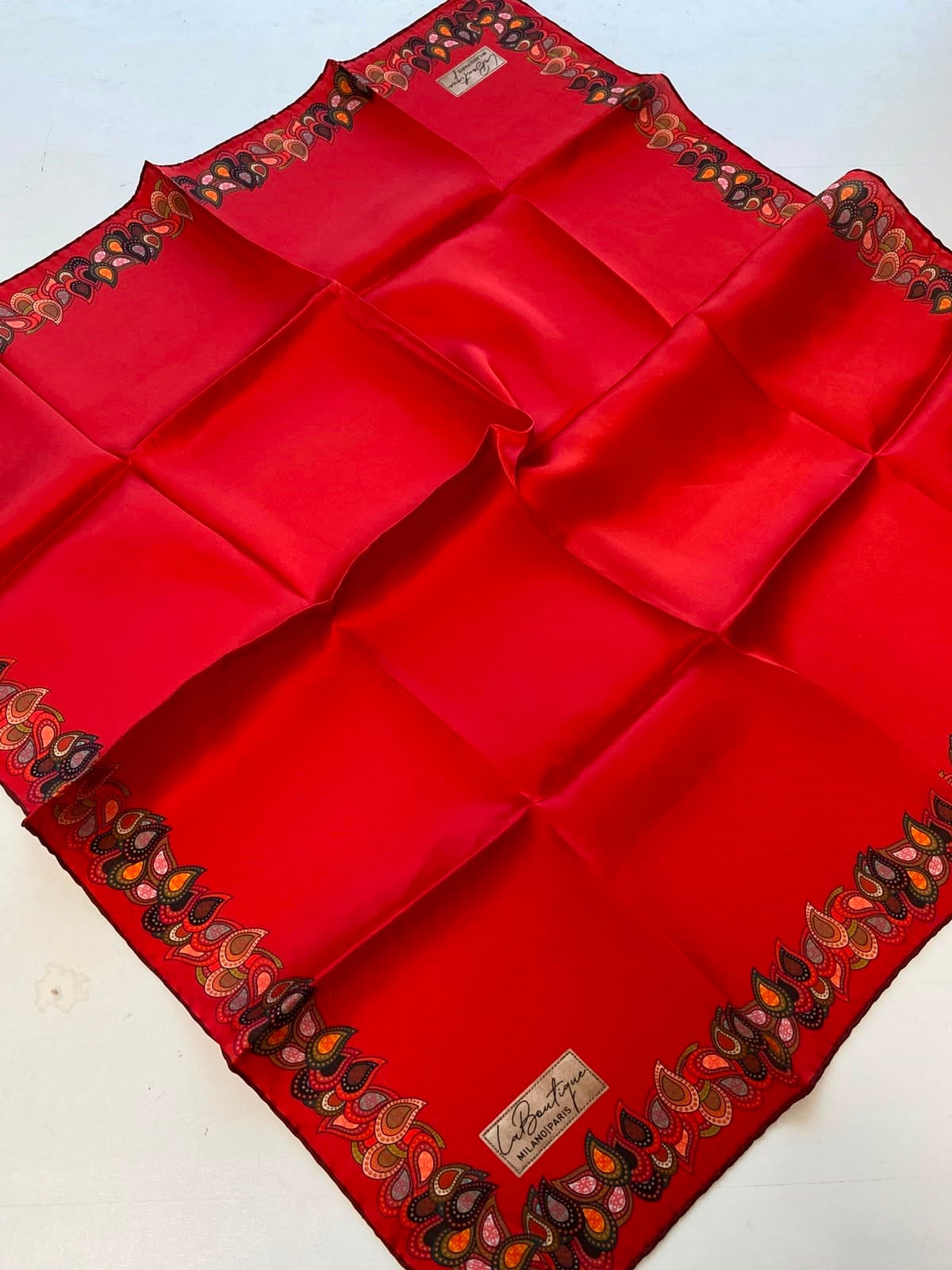 La Boutique Az Hatalı Saf Sura İpek Eşarp Kırmızı Düz Renk