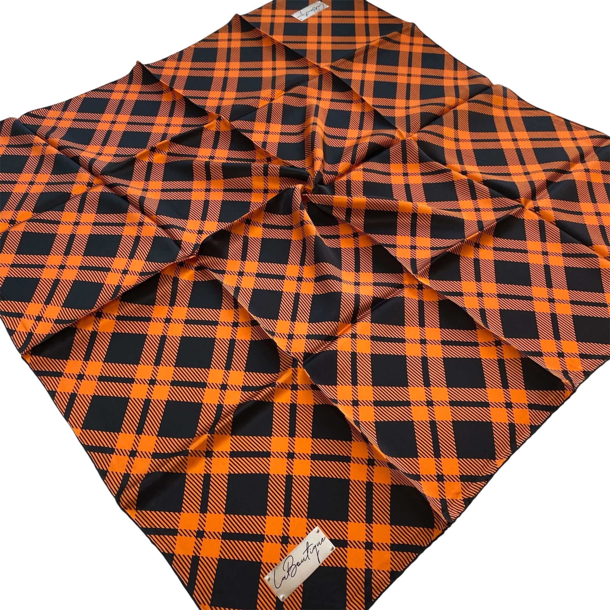 La Boutique Az Hatalı Sura İpek Eşarp 55199 Siyah - Turuncu Geometrik  Desen 