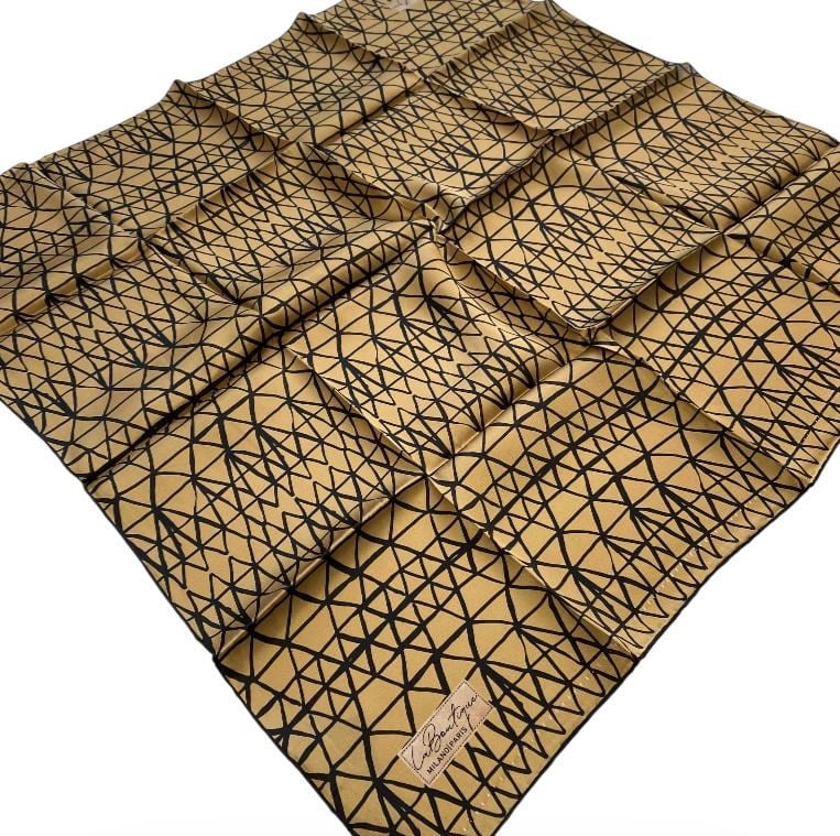 La Boutique Az Hatalı Sura Saf İpek Eşarp 54800 Gold - Siyah Geometrik  Desen 